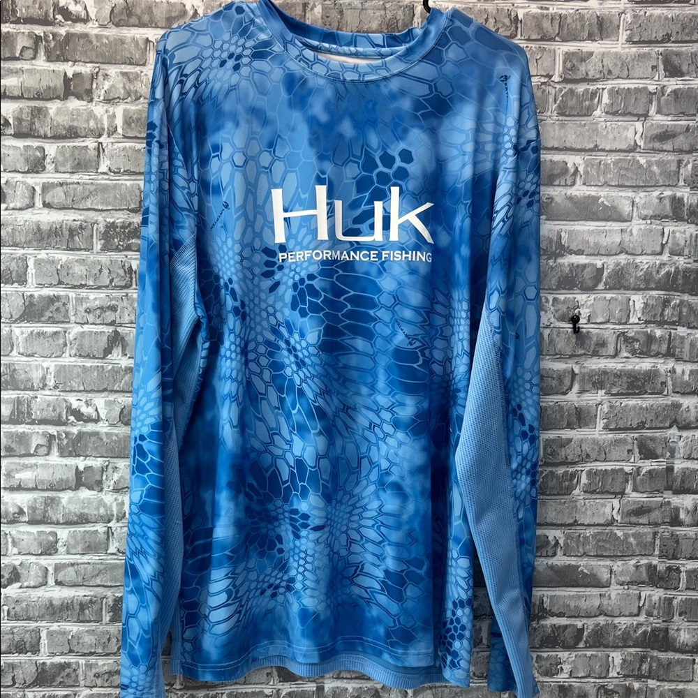 Huk Men's Vibrant Blue Long Sleeve Fishing Tee